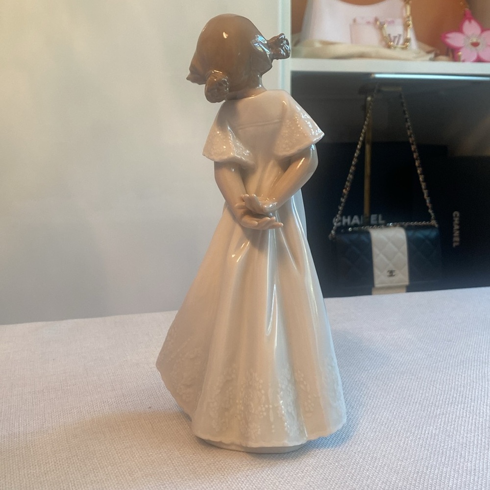 Nao by Lladro • Retired “So Shy” Porcelain Figurine *Without Box* - Picture 15 of 17